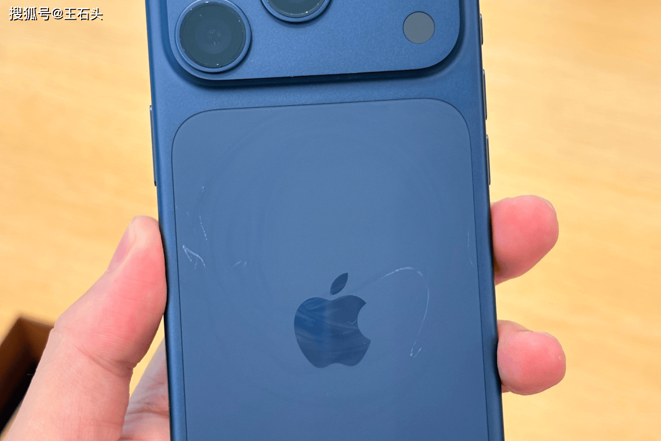 iPhone 17“出师不利”首销槽点太多黄牛都不愿意收！